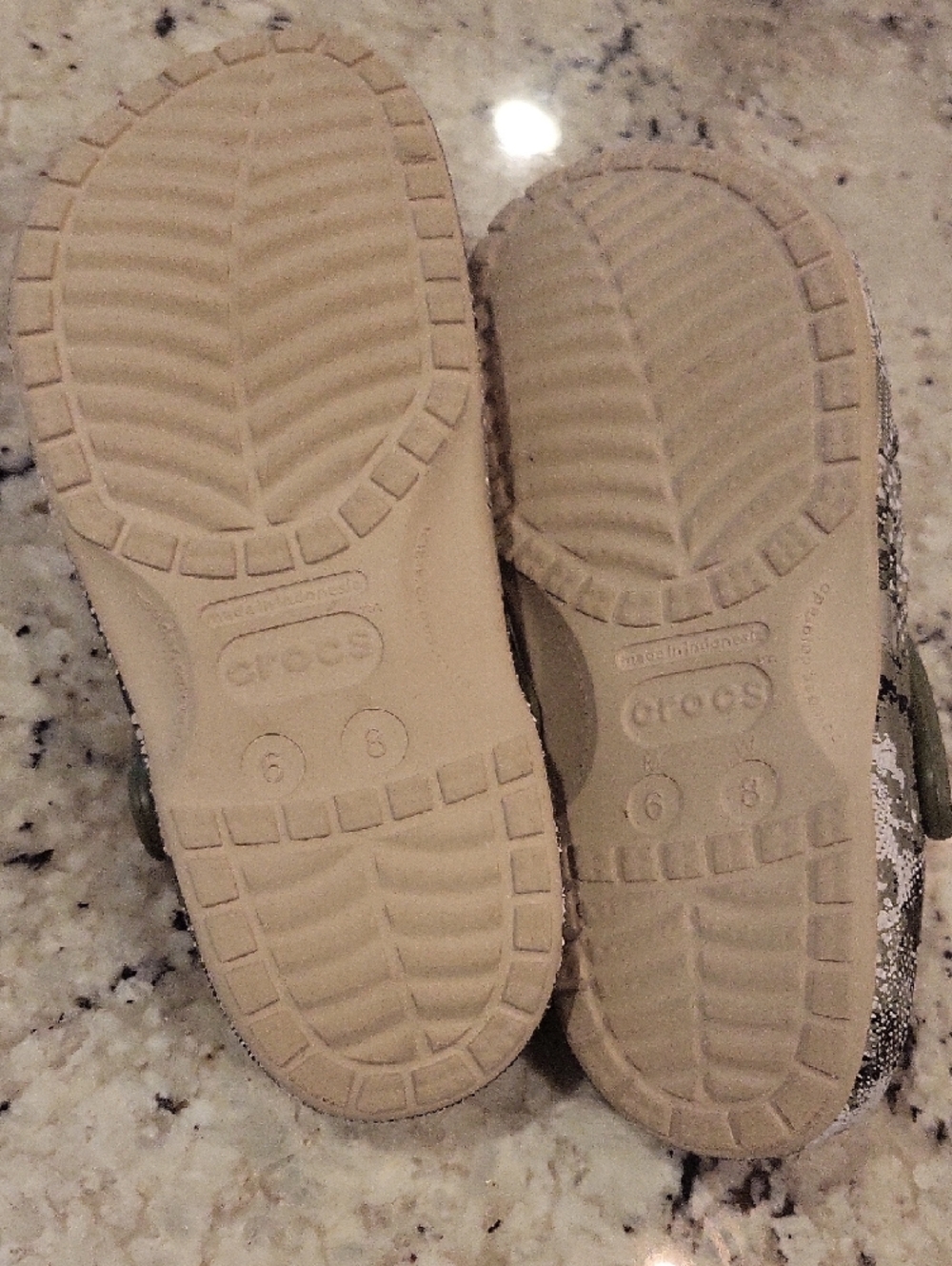CROCS Camo-Style Classic Clog in Olive Green and White - Picture 3 of 4